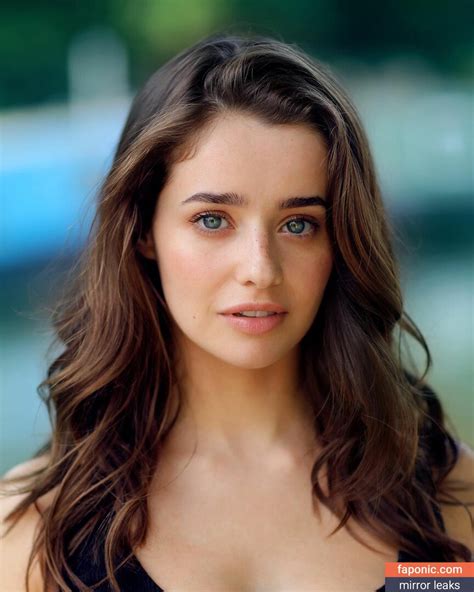 holly earl nude|Holly and her friends : r/HollyEarl